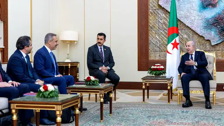 Fidan, Cezayir Cumhurbaşkanı Tebbun ile Görüştü Fidan, Cezayir Cumhurbaşkanı Tebbun ile Görüştü